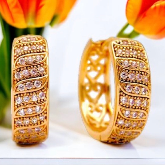 Oval Hoop Reversible Earrings - Picture 7 of 7